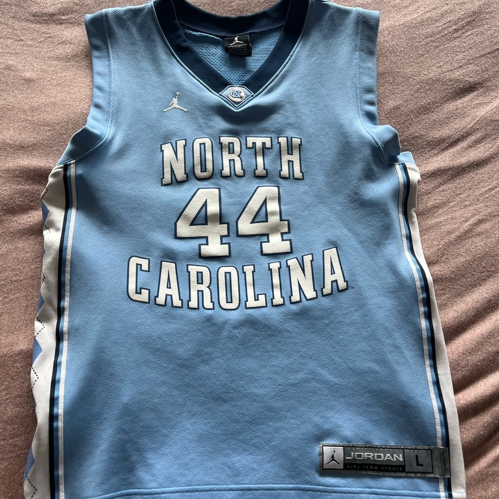 UNC Chapel Hill basketball jersey; size Youth Large (16/18)